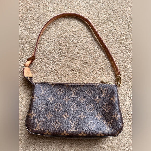 Louis Vuitton Pochette Accessoires- Made in France - Picture 7 of 13